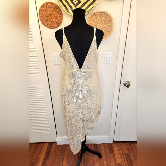 LAST ONE! Golden V-Neck Sequin Midi Dress - Picture 6 of 13